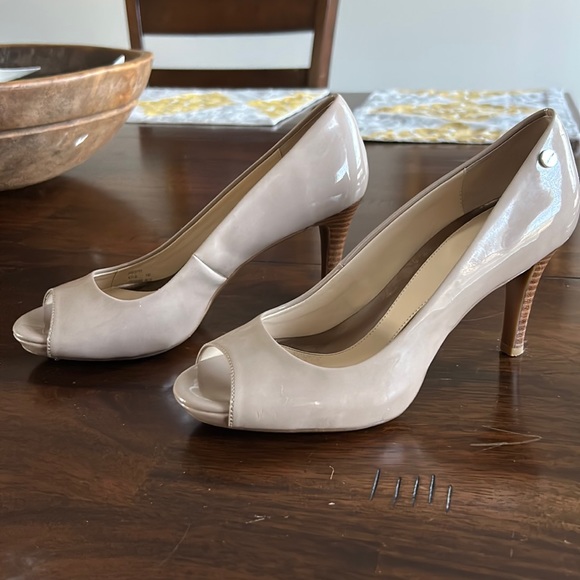 Calvin Klein Women’s Heels size 7 EXCELLENT - Picture 1 of 8